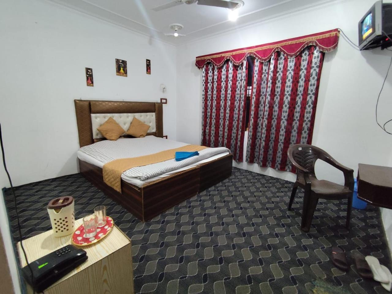 Hotel New Heaven Canal Сринагар Экстерьер фото